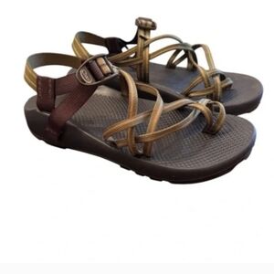Adjustable strap sandals